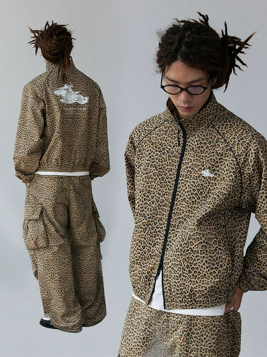 Casaco com Gola Alta Estampado de Leopardo