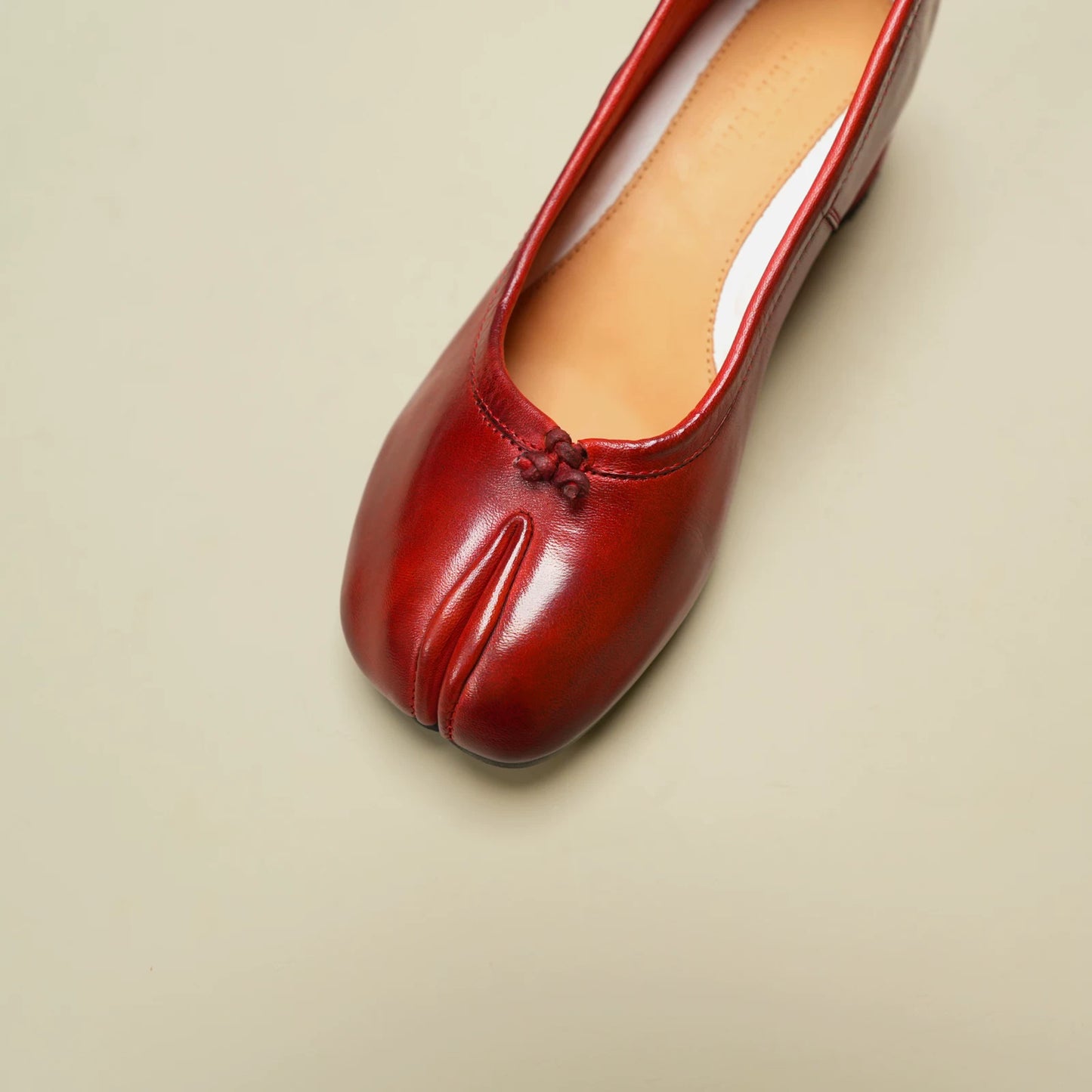 Hand-Dyed French Minimalist Split-Toe Mid-Heel Ballet Pumps