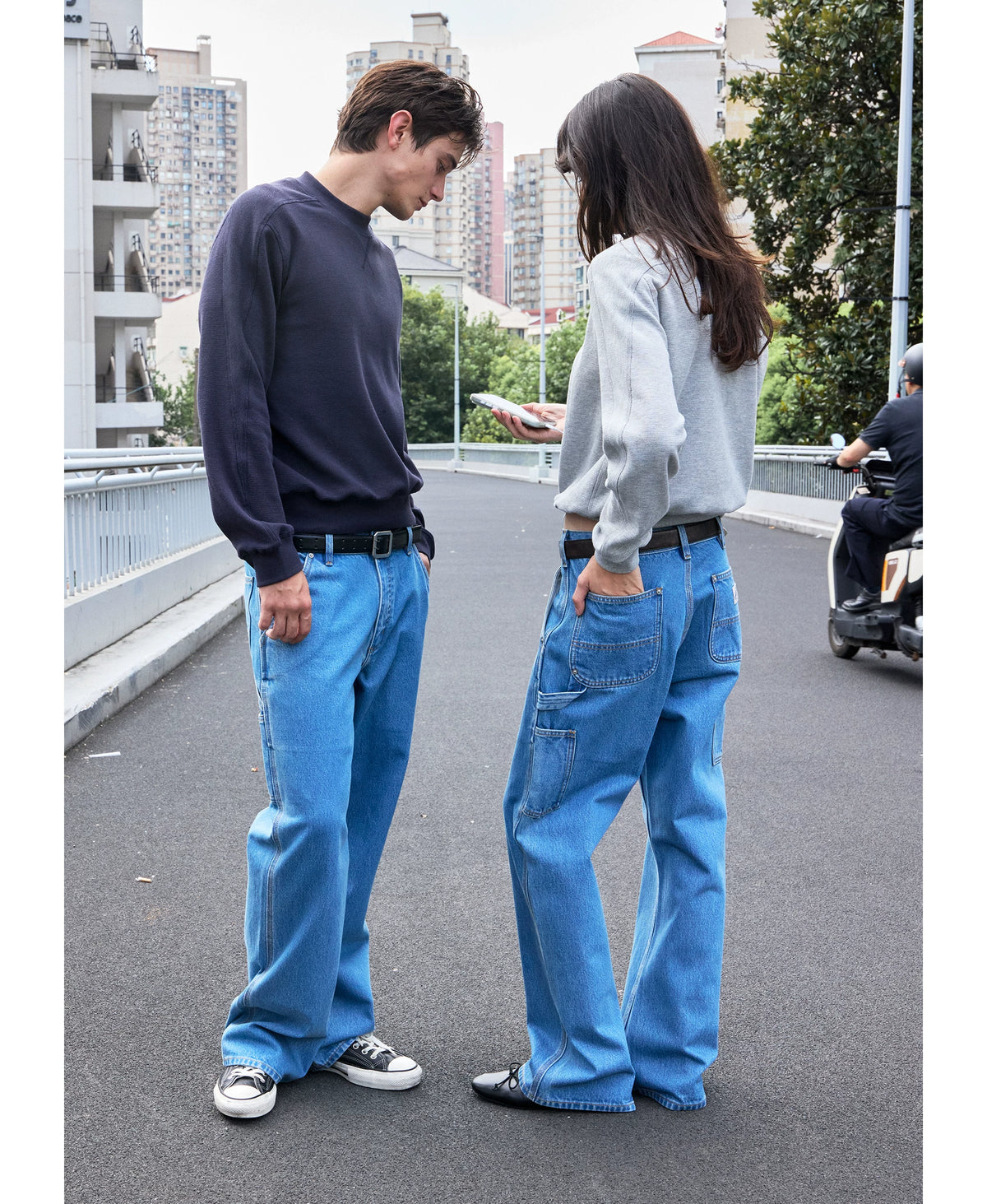 VLABMADE Mid-Wash Single-Knee Work Jeans - 360 view 3