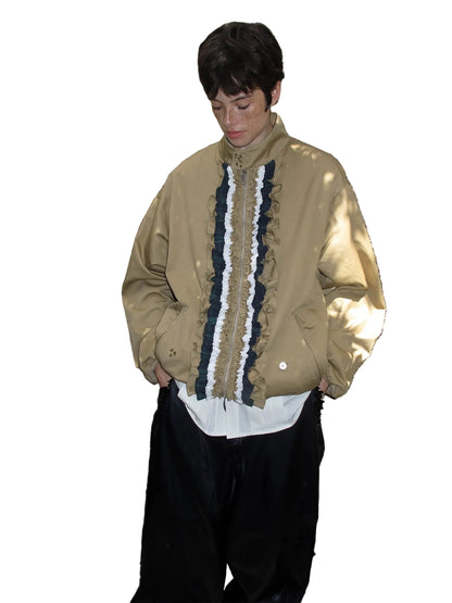 Khakifarbene Jacke mit Rüschenbesatz und Kontrastdetails