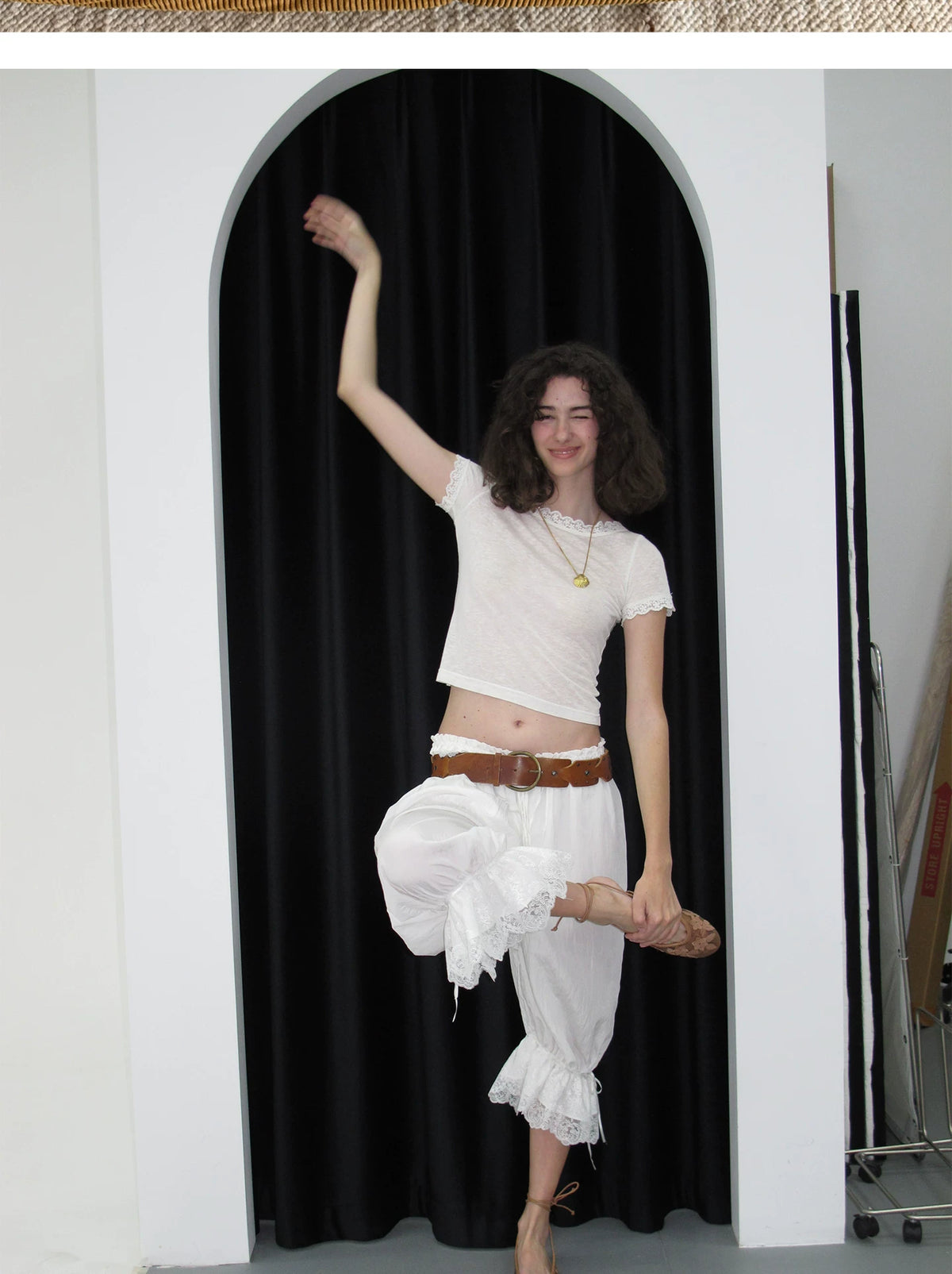 Lace-Trim Cropped Balloon Pants