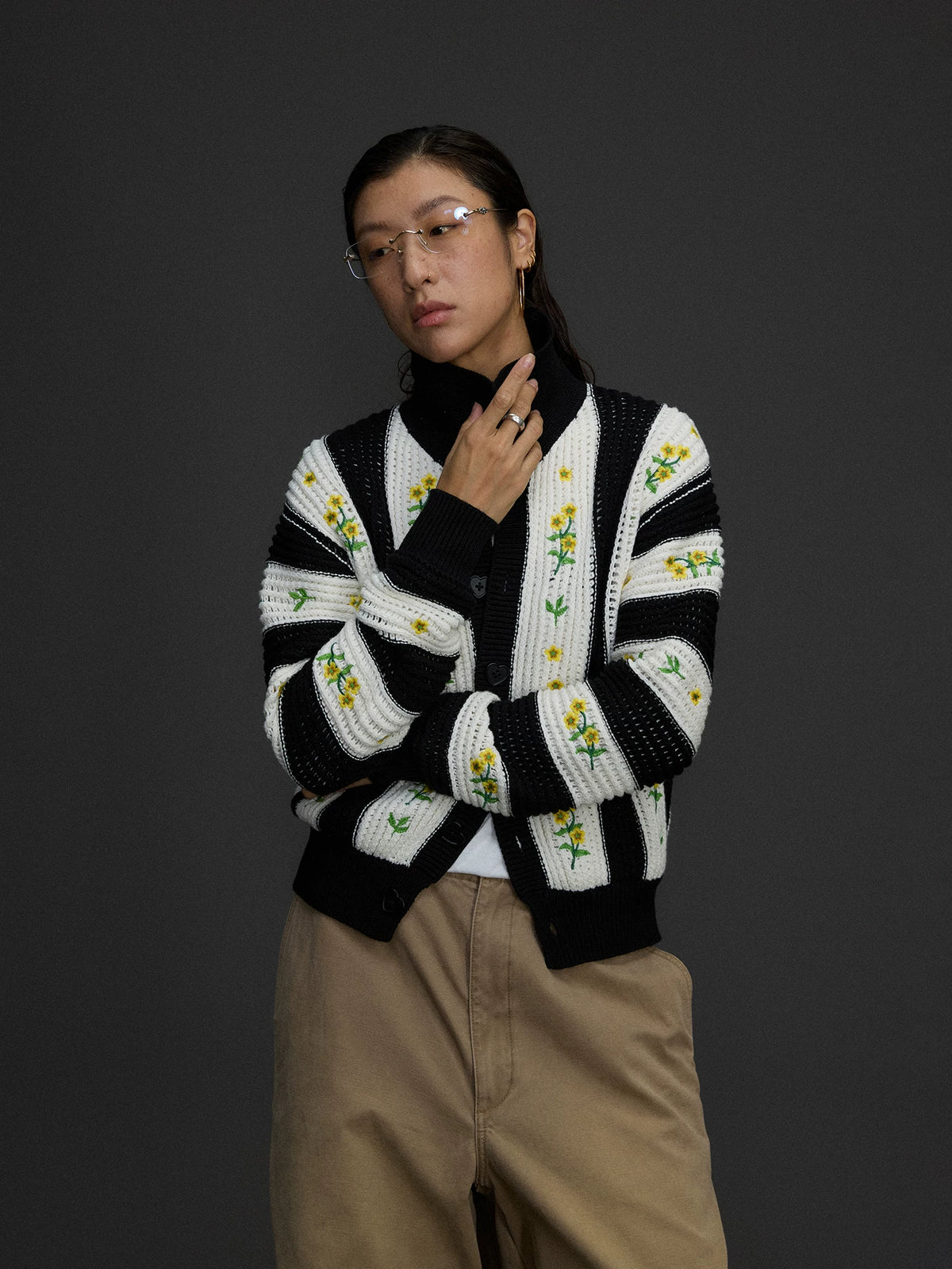 Contrast Floral Embroidered Cardigan
