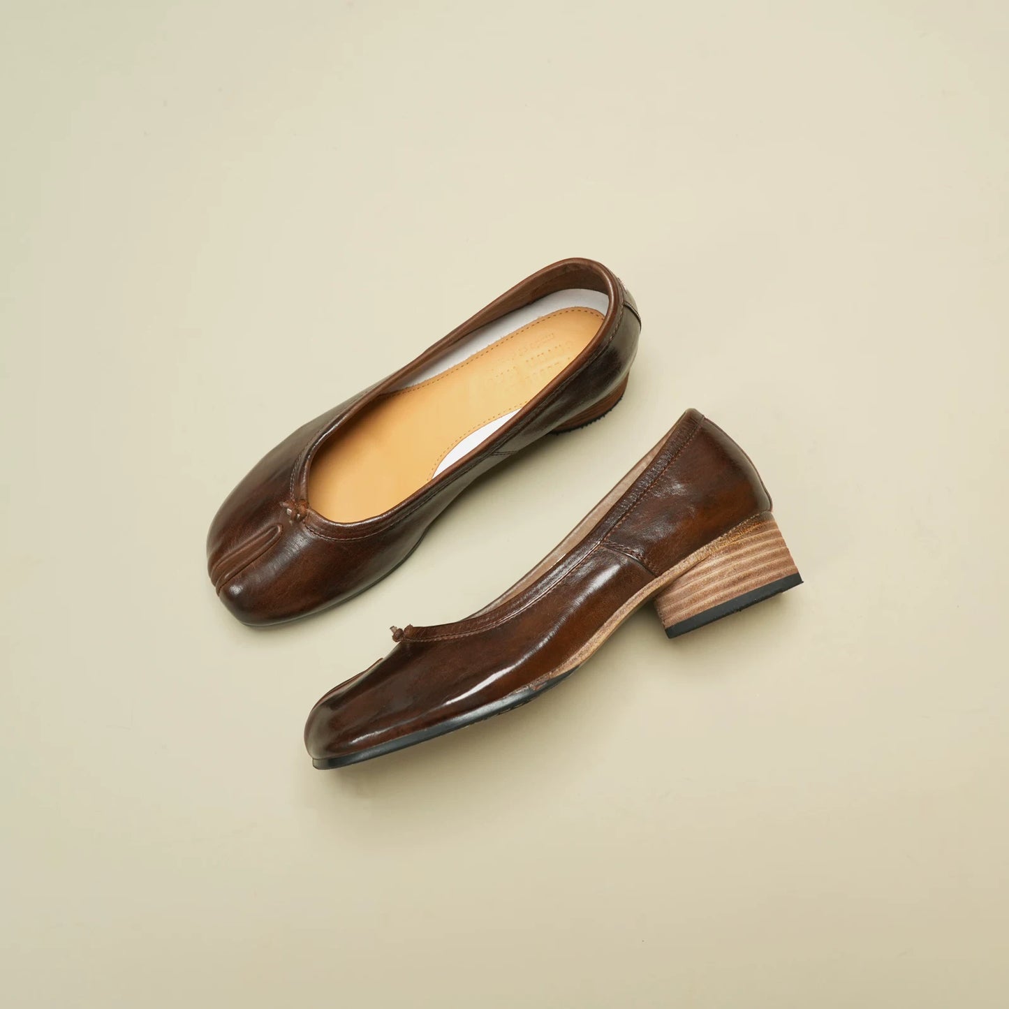 Hand-Dyed French Minimalist Split-Toe Mid-Heel Ballet Pumps