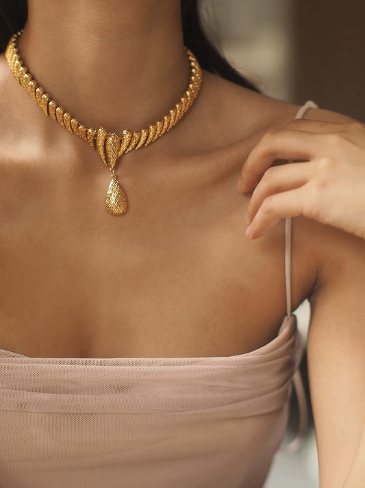 Vintage Hammered Bow Lace Detail Pendant Necklace