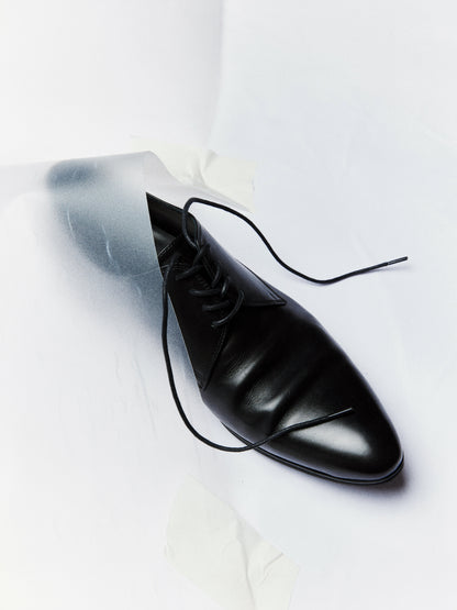 VOWPROGRESS Italian Calfskin Wrinkle Derby Shoes — black pointed-toe shoe, angled view
