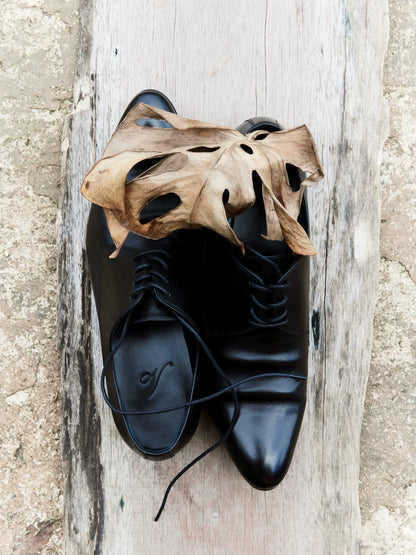 VOWPROGRESS Italian Calfskin Wrinkle Derby Shoes — black pair and cloth bag, top view