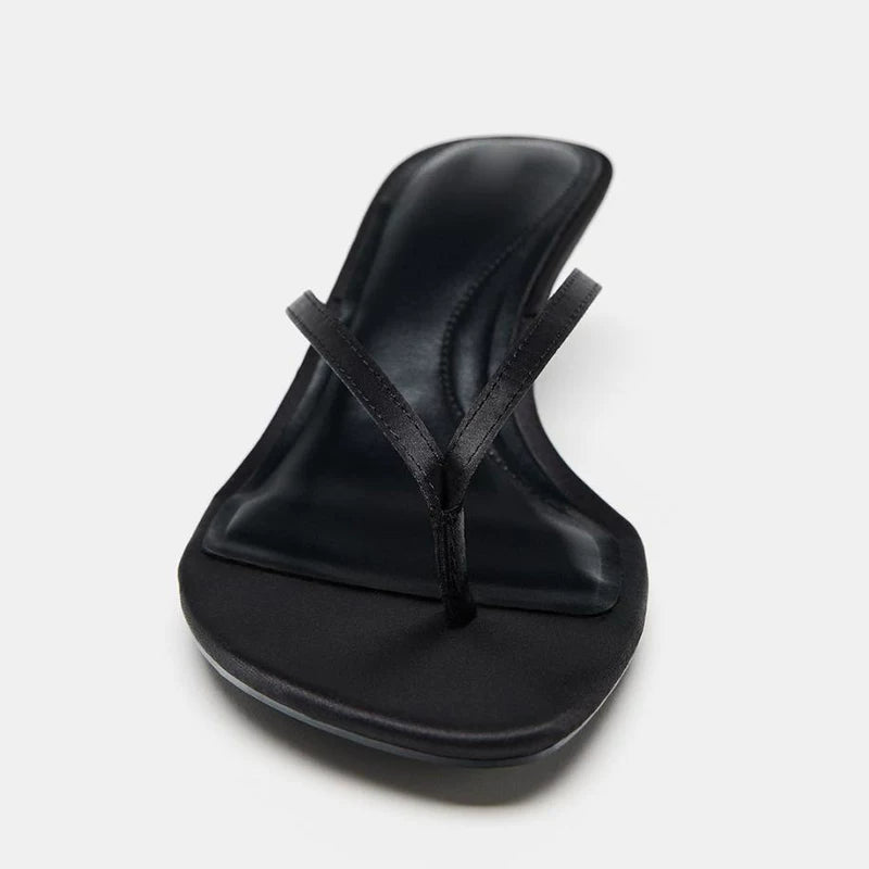 Women's Round Toe Kitten Heel Thong Sandals — black thong sandal, front view