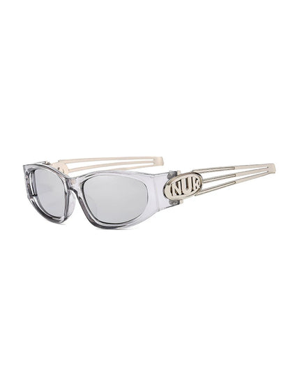 Lunettes de soleil Y2K à branches décoratives — coloris gris ; détails de la monture et des verres