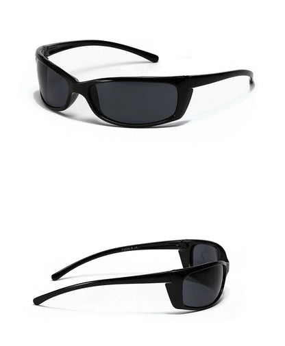 Lunettes carrées Y2K d’inspiration sportive — coloris noir ; détails de la monture et des verres